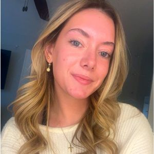 Meet your Posher, Angelia